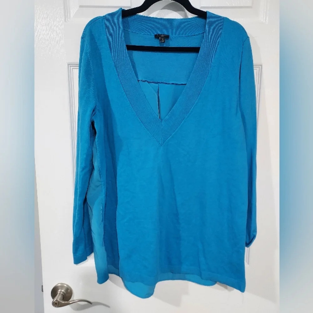 Talbots Woman Blue V-Neck Long Sleeve Lightweight Sweater in Size 1X